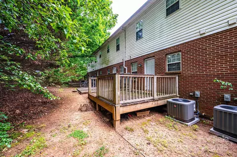 Exterior - 1009 22nd Ne A-e St NE #A-E, Hickory, NC 28601 photo 5 of 7