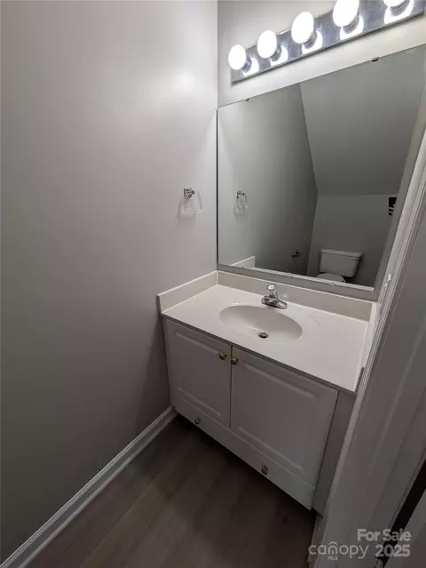 Bath - 1009 22nd Ne A-e St NE #A-E, Hickory, NC 28601 photo 1 of 1