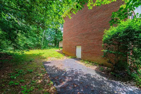 Exterior - 1009 22nd Ne A-e St NE #A-E, Hickory, NC 28601 photo 6 of 7