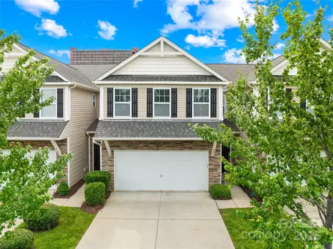 921 Summerlake Dr, Fort Mill, SC 29715