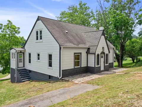 418 N Mitchell Ave, Bakersville, NC 28705