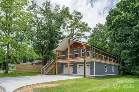 2513 Rolfe St, Hendersonville, NC 28791