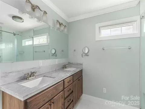 Bath - 3355 Thickety Rd, Clyde, NC 28721 photo 1 of 4