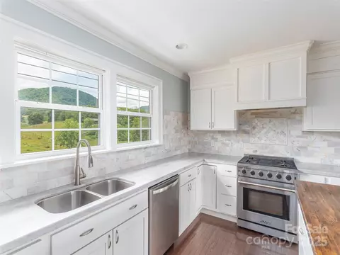 Kitchen - 3355 Thickety Rd, Clyde, NC 28721 photo 5 of 6