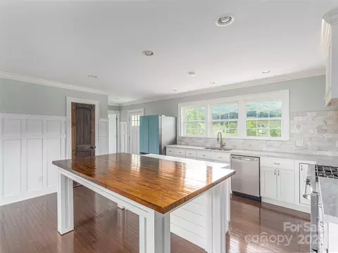 Kitchen - 3355 Thickety Rd, Clyde, NC 28721 photo 3 of 6