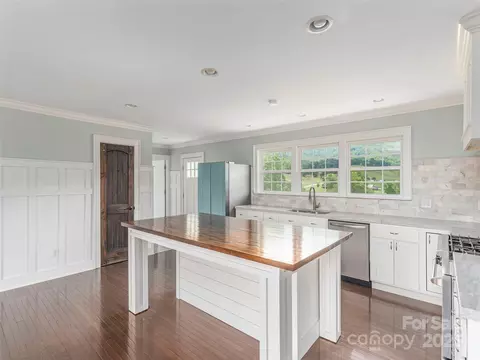 Kitchen - 3355 Thickety Rd, Clyde, NC 28721 photo 2 of 6