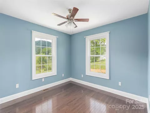 Bedroom - 3355 Thickety Rd, Clyde, NC 28721 photo 3 of 3