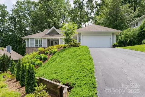 112 Broadmoor Dr, Flat Rock, NC 28731