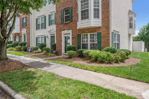 9728 Blossom Hill Dr, Huntersville, NC 28078