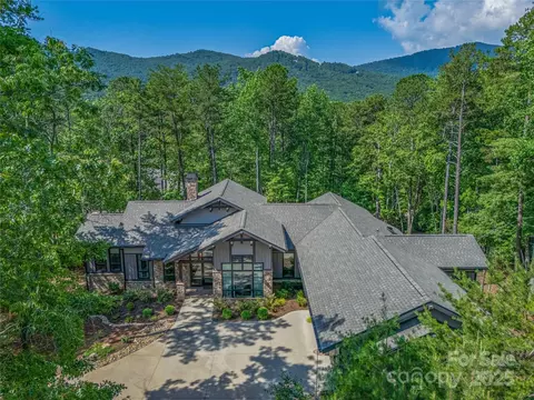 3 Nestlewood Dr, Arden, NC 28704