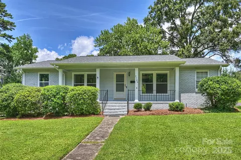 3729 Woodleaf Rd, Charlotte, NC 28205