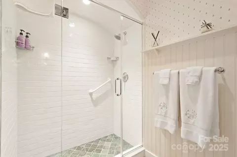 Bath - 1730 Hickory, Boone, NC 28607 photo 5 of 7