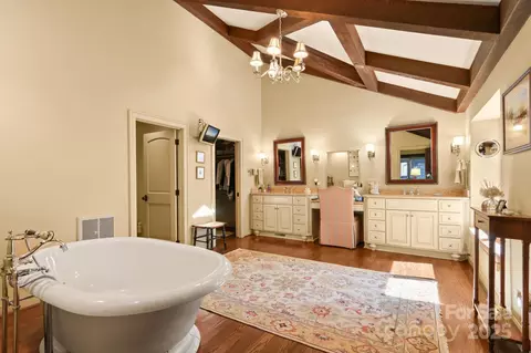 Bath - 1730 Hickory, Boone, NC 28607 photo 3 of 7