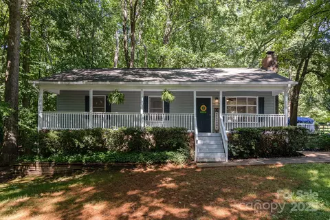 1118 Brookwood Dr, Stanley, NC 28164