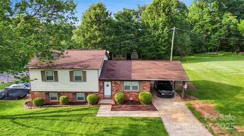 103 Little Forest Ln, Statesville, NC 28625