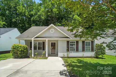 2239 Blue Hampton Ln, Charlotte, NC 28213