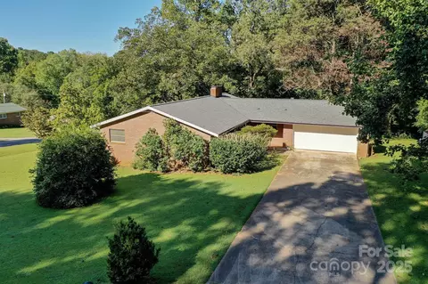 165 Fieldstone Farm Dr, Statesville, NC 28625