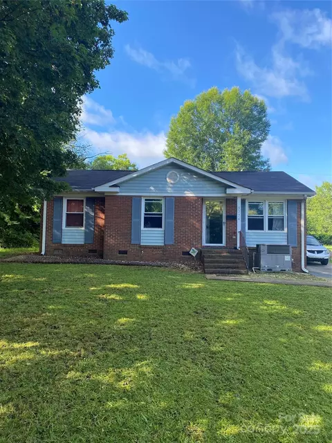 3774 Seaman Dr, Charlotte, NC 28217