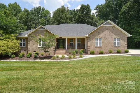 9117 Castle Garden Ln, Charlotte, NC 28215