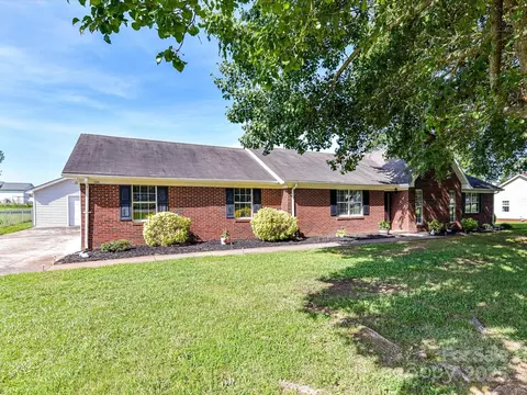 Exterior - 5105 Hampton Meadows Rd, Monroe, NC 28110 photo 1 of 10