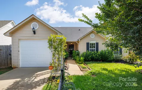 5806 Autumn Trace Ln, Indian Trail, NC 28079