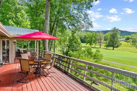 386 Country Club Dr, Canton, NC 28716