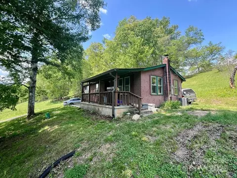 387 Sheep Rock Cove Rd, Whittier, NC 28789