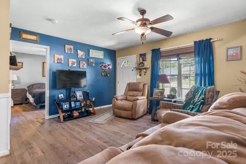 Living - 431 Forest Dr, Maiden, NC 28650 photo 2 of 2