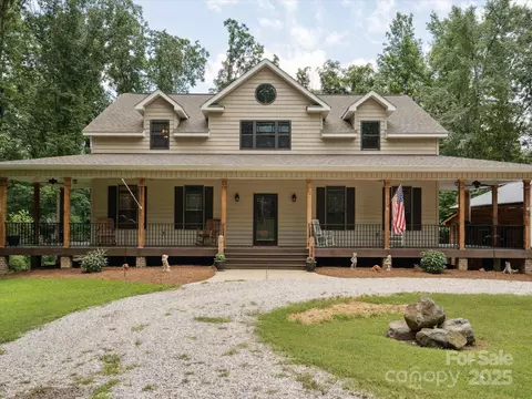 820 King Rd, Clover, SC 29710 photo 2
