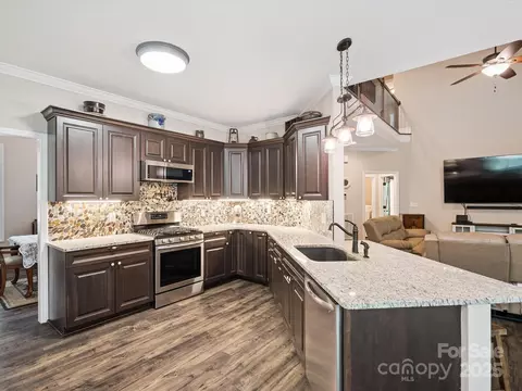 820 King Rd, Clover, SC 29710 photo 9