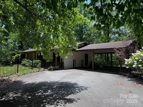 45 Dogwood Dr, Tryon, NC 28782