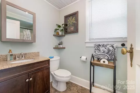 Bath - 206 Mitchell Ave, Salisbury, NC 28144 photo 1 of 2