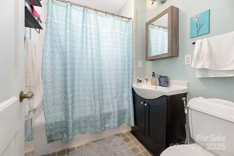 Bath - 206 Mitchell Ave, Salisbury, NC 28144 photo 2 of 2