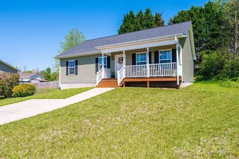 50 Serenity Ln, Hickory, NC 28601
