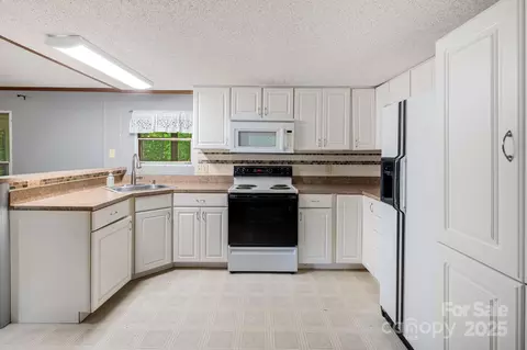 Kitchen - 6 Kims Ct, Clyde, NC 28721 photo 2 of 3
