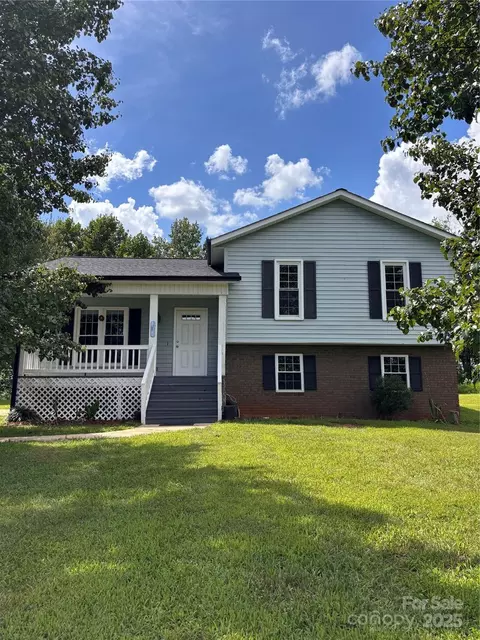 155 Riverside Farm Ln, Hiddenite, NC 28636