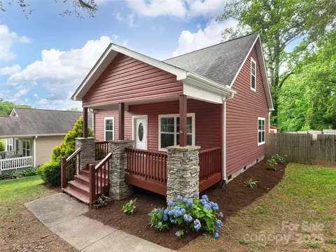 78 W Chapel Rd, Asheville, NC 28803