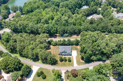 738 Kemp Rd, Mooresville, NC 28117