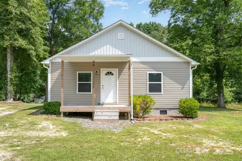 213 Pinewood Dr, Grover, NC 28073