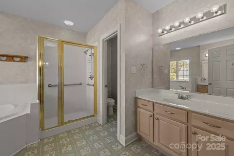 Bath - 322 Oakview Dr, Salisbury, NC 28146 photo 1 of 5