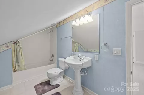 Bath - 322 Oakview Dr, Salisbury, NC 28146 photo 3 of 5