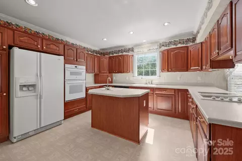 Kitchen - 322 Oakview Dr, Salisbury, NC 28146 photo 3 of 3