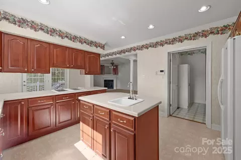 Kitchen - 322 Oakview Dr, Salisbury, NC 28146 photo 2 of 3