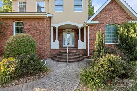 Exterior - 322 Oakview Dr, Salisbury, NC 28146 photo 4 of 7