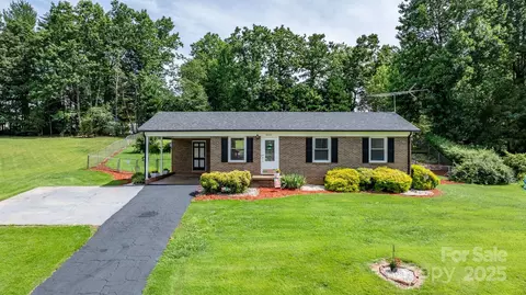 1040 Stagecoach Trl, Lenoir, NC 28645