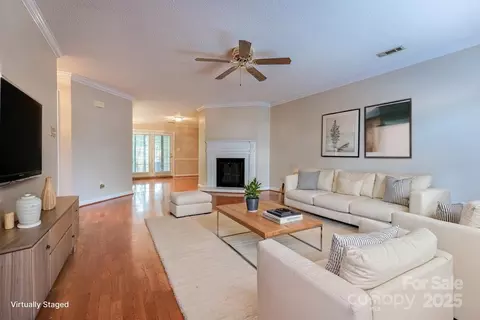 1735 Robinwood Rd, Gastonia, NC 28054