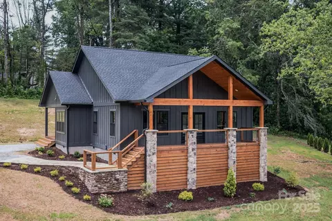 82 Lillycrop Ln, Hendersonville, NC 28792