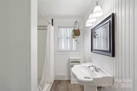 Bath - 320 Ackert Ave, Salisbury, NC 28144 photo 1 of 3
