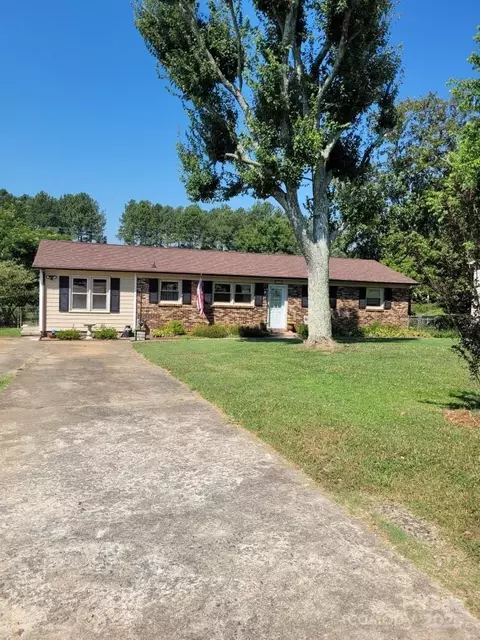 111 Redwood Ln, Gastonia, NC 28052