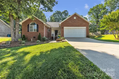 5476 Twelve Oak Ln, Conover, NC 28613